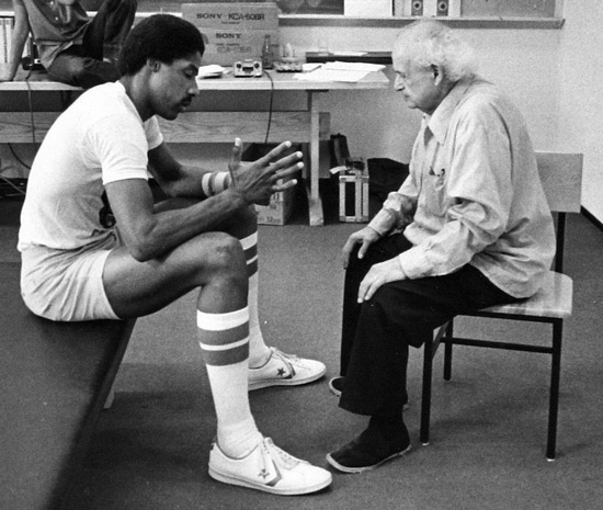 Magic Johnson con Moshe Feldenkrais